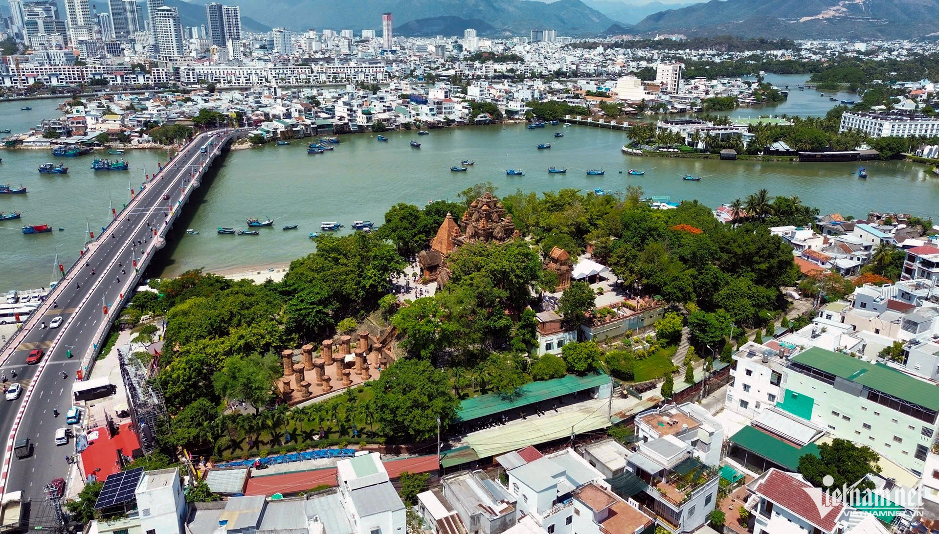thap ba ponagar.jpg
