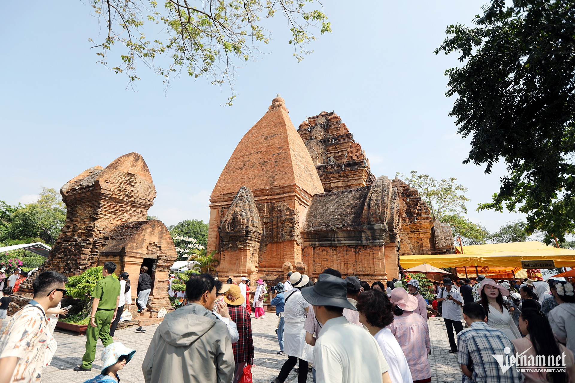 thap ba ponagar1.jpg