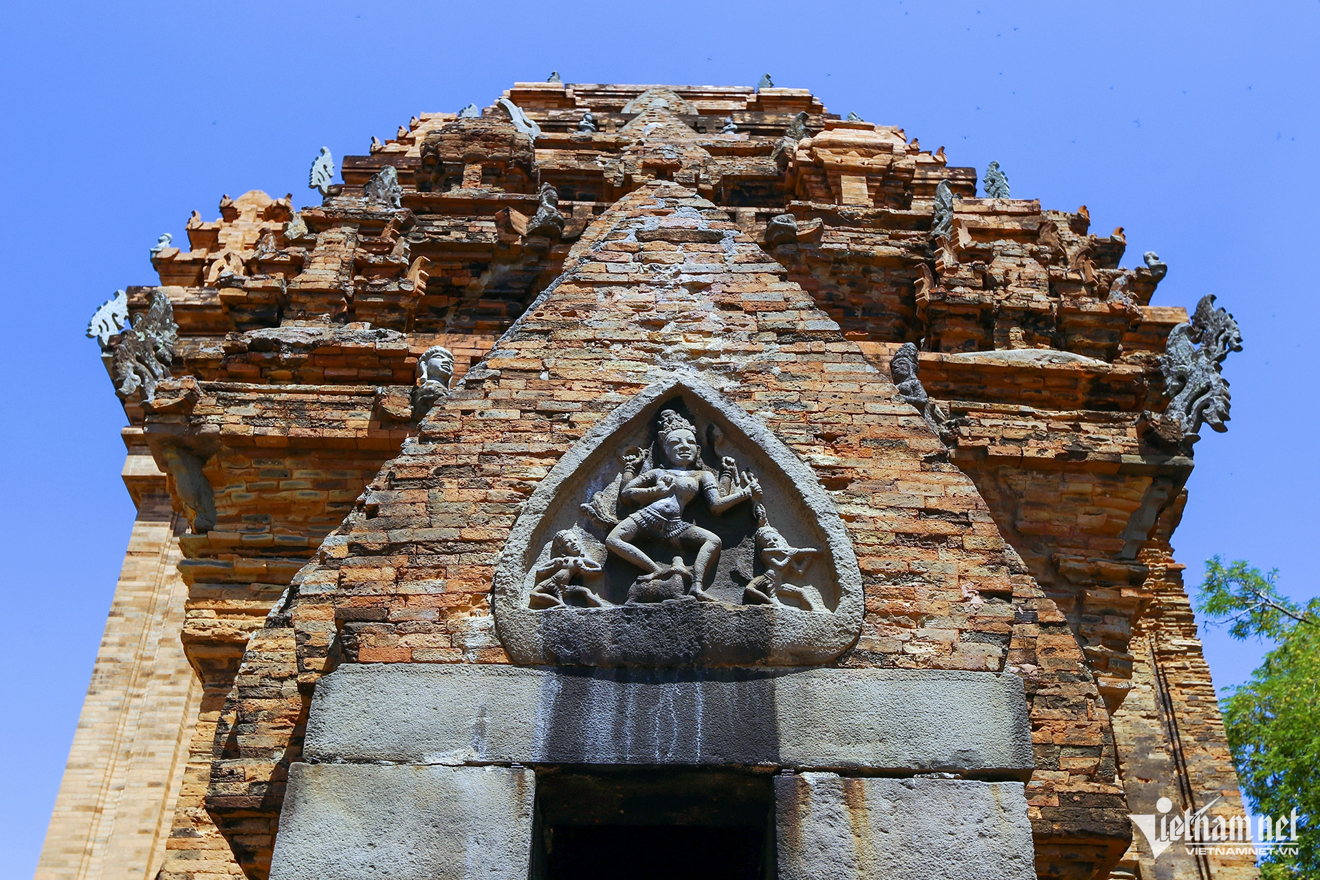 thap ba ponagar4.jpg