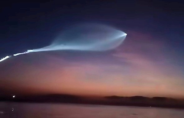 vệt sáng là ở miền trung .webp