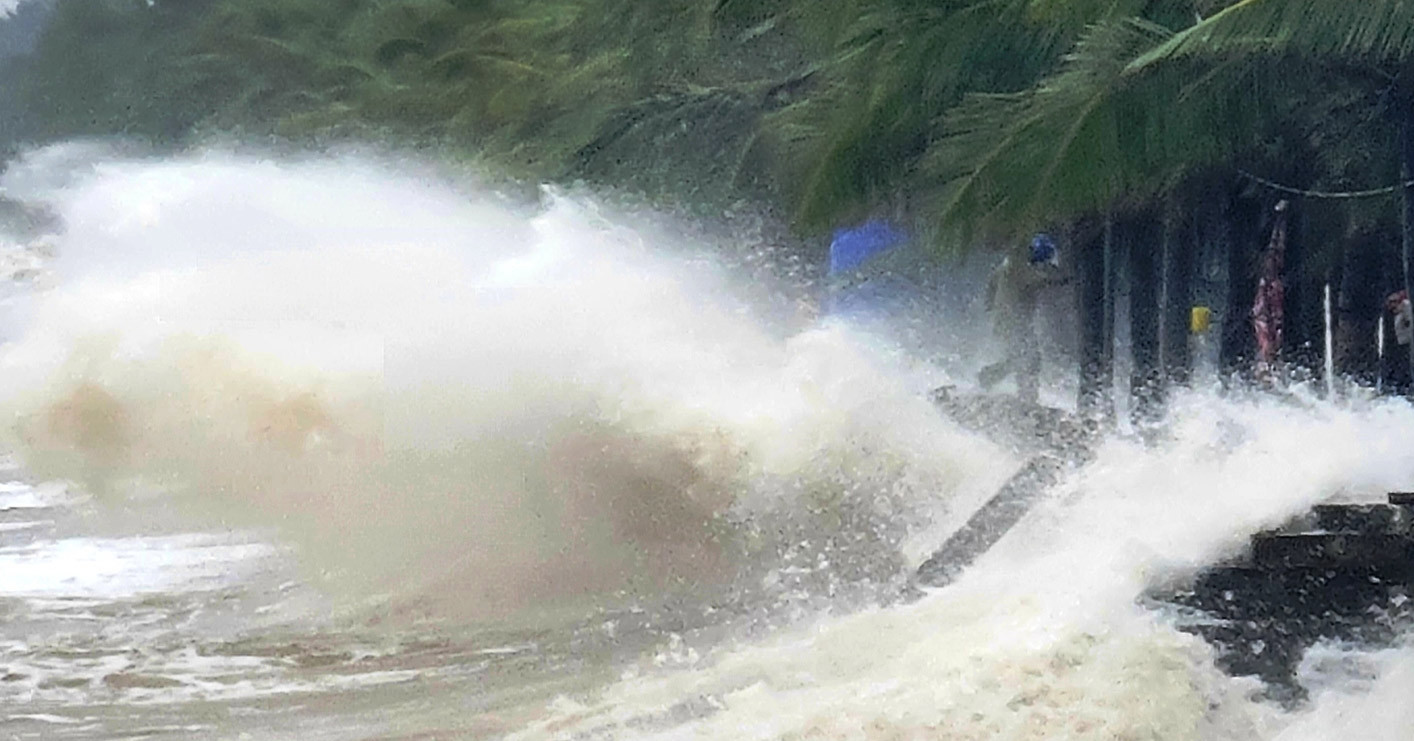 Tropical depression near Philippines may become storm over East Sea