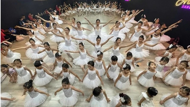 Children to perform Swan Lake ballet in Hanoi