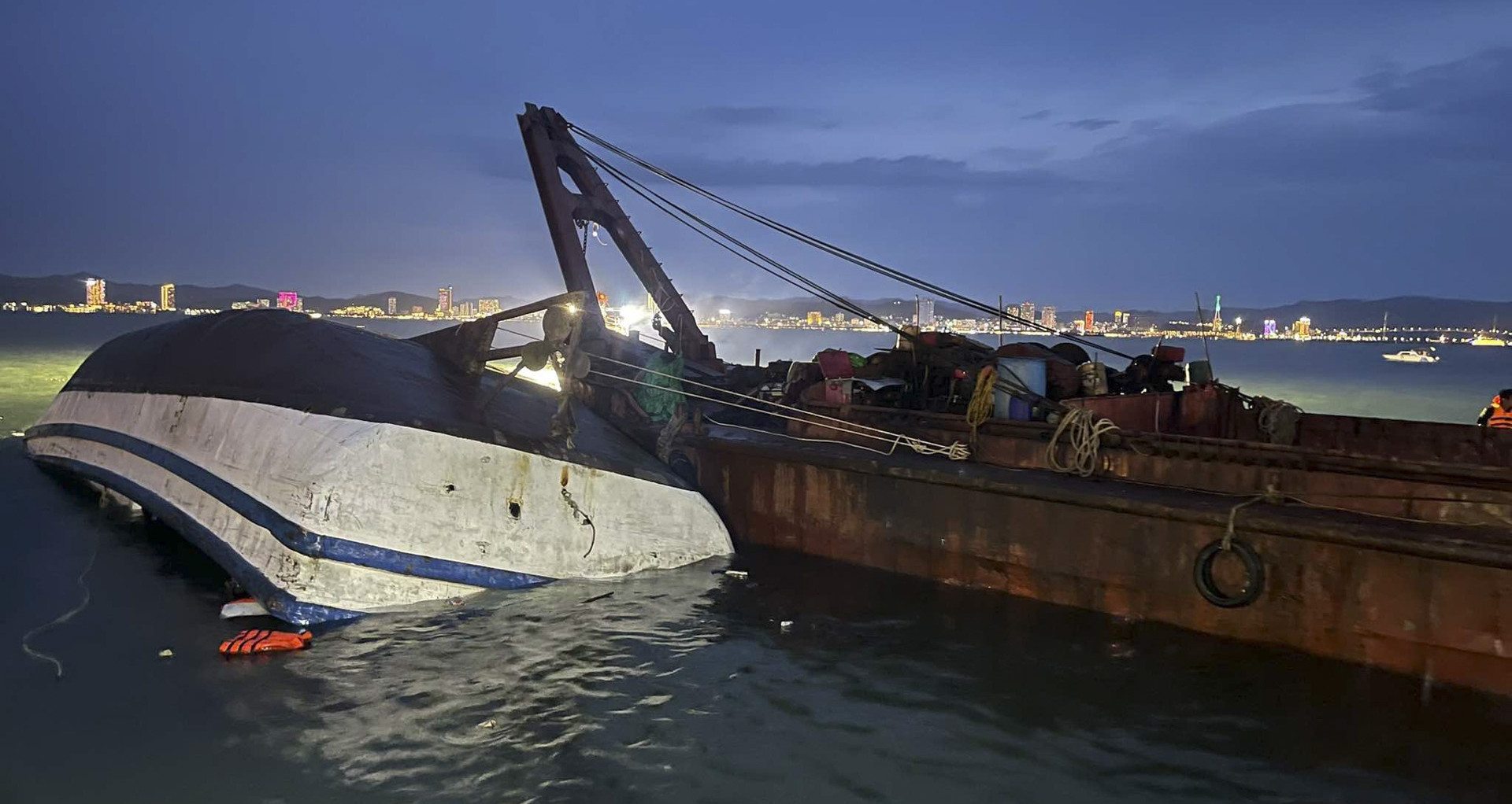 Boy rescued from Ha Long wreck: “I tried to escape”