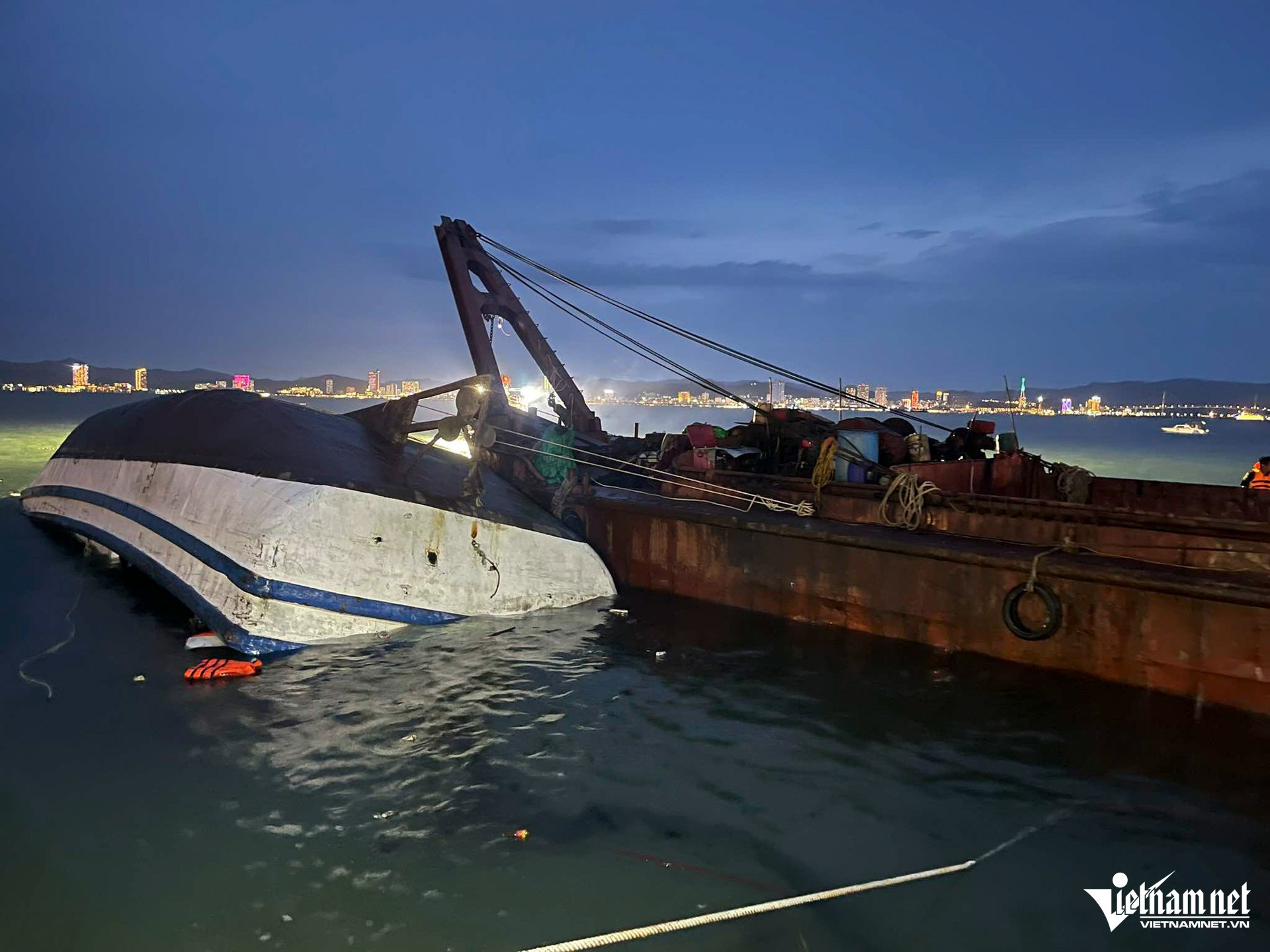 W-lật tàu quảng ninh_13.JPG.jpg