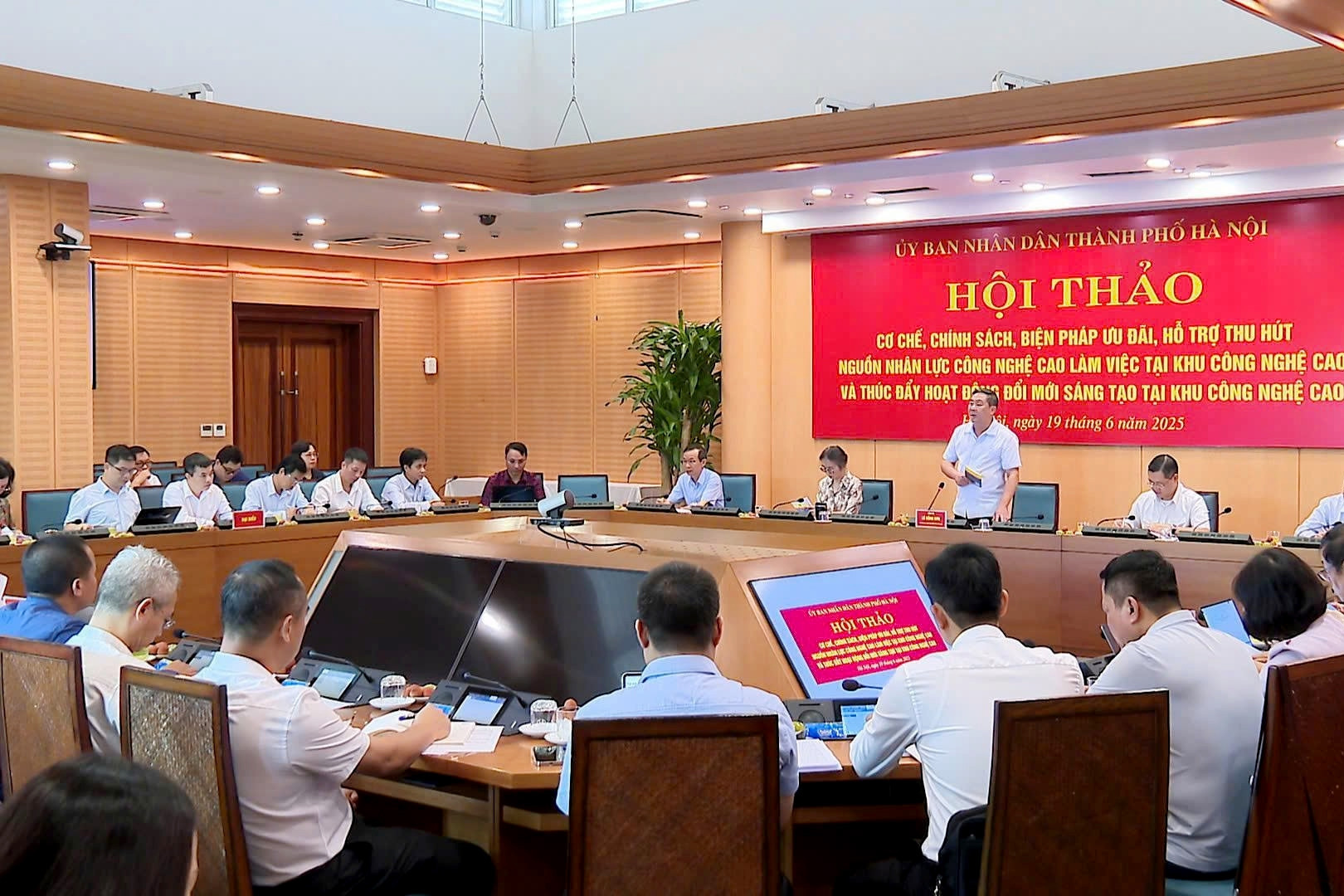 Hanoi needs to experiment with new models, breakthrough approaches: CMC chair