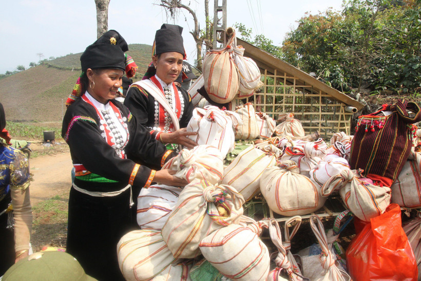 khmu people.jpg