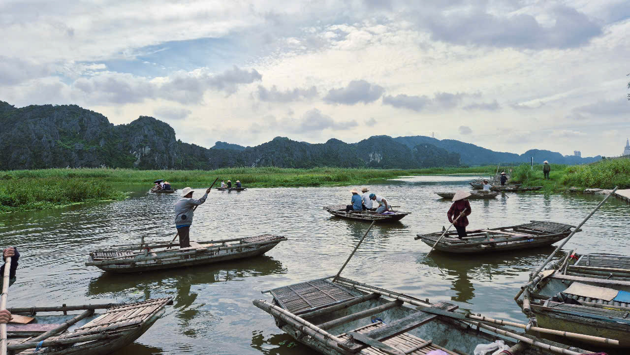 Đầm Vân Long 12.jpg