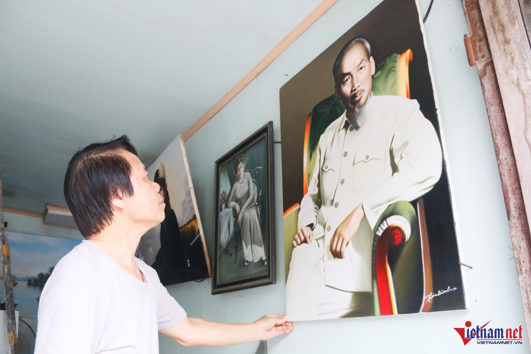 Vietnam’s most prolific painter of Ho Chi Minh portraits learned from his father