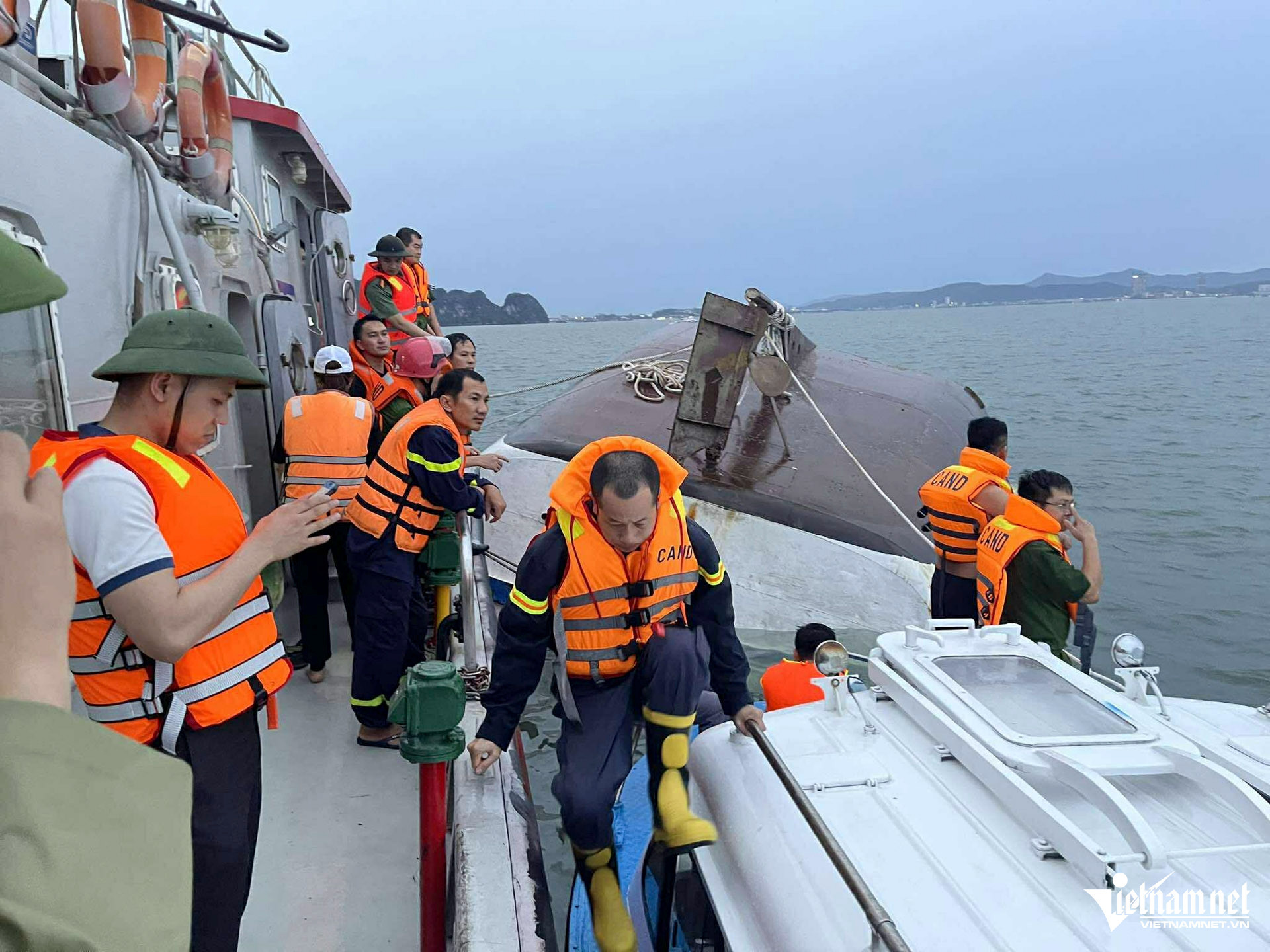 W-lật tàu quảng ninh_9.JPG.jpg