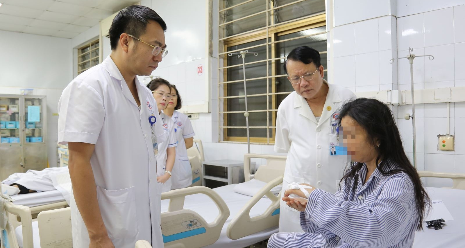 Hospital on red alert after Ha Long boat disaster, 150 medics mobilized