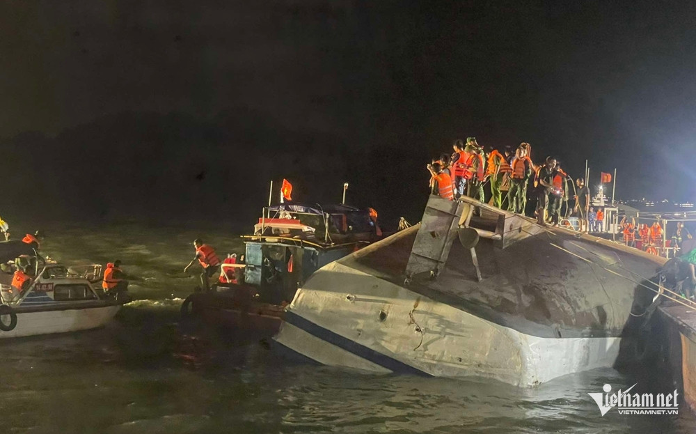 W-lat tau o Ha Long.jpg