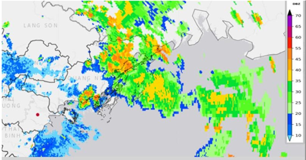 Storm triggers violent weather over Ha Long Bay and northern Vietnam