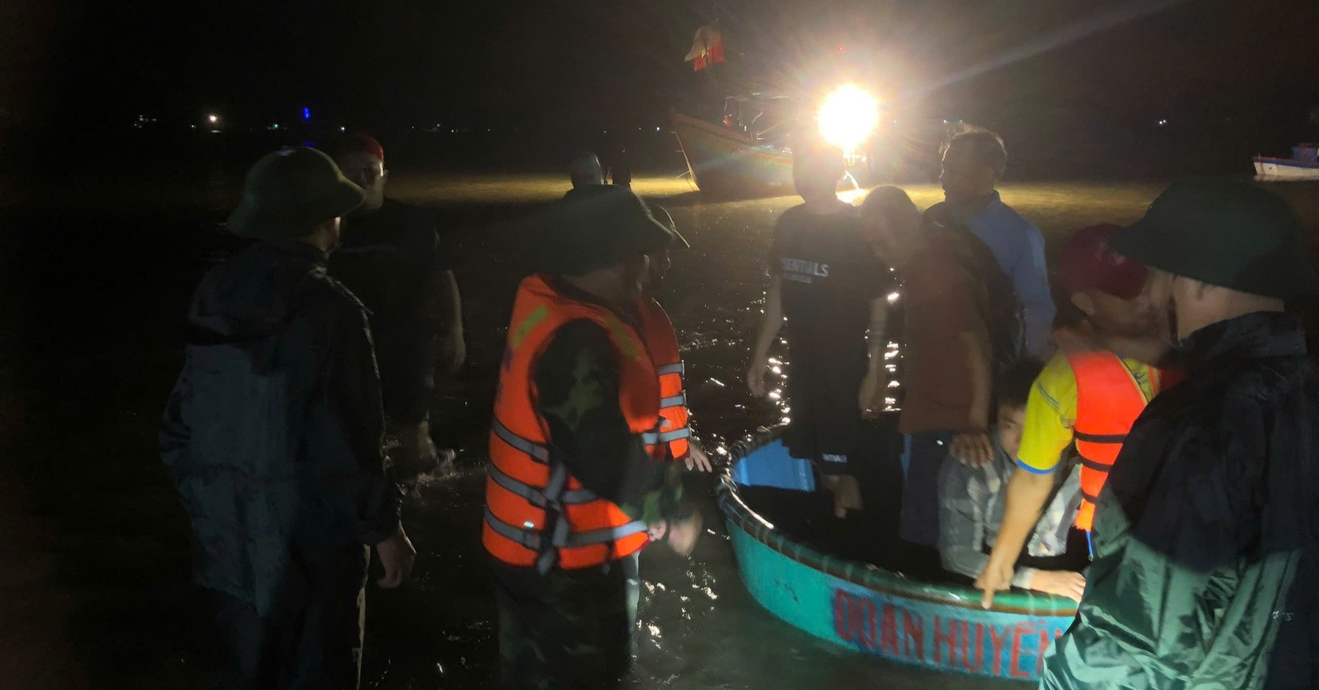 Tourist boat capsizes in Ha Tinh storm, 30 rescued from sea