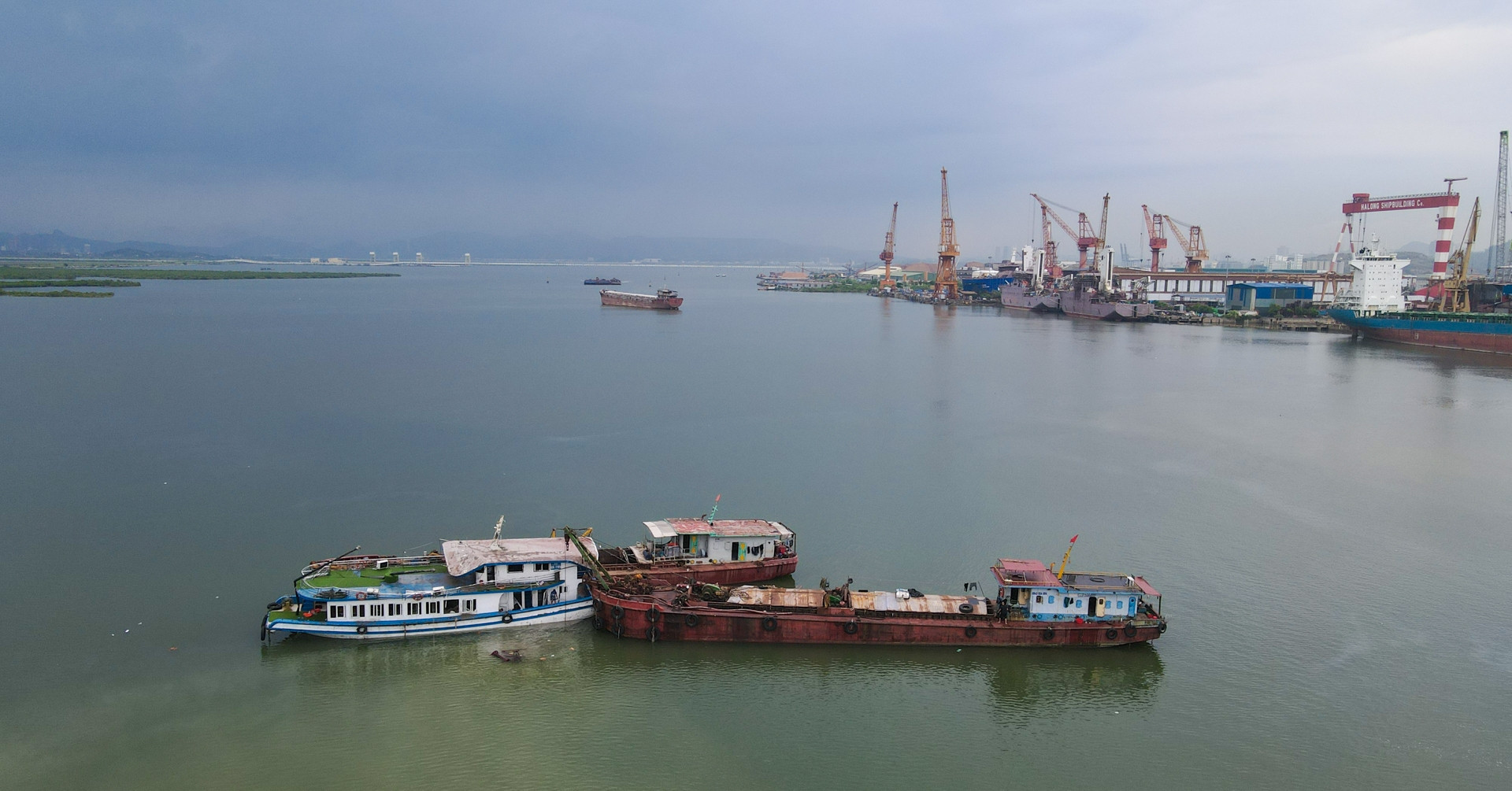 Vinh Xanh 58 cruise ship salvaged after Ha Long Bay disaster