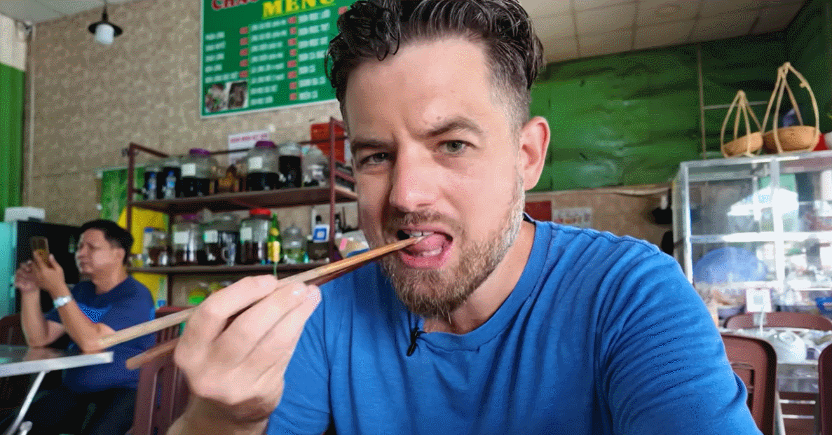 American chef tries Vietnam’s ‘worst-rated’ dish and loves it