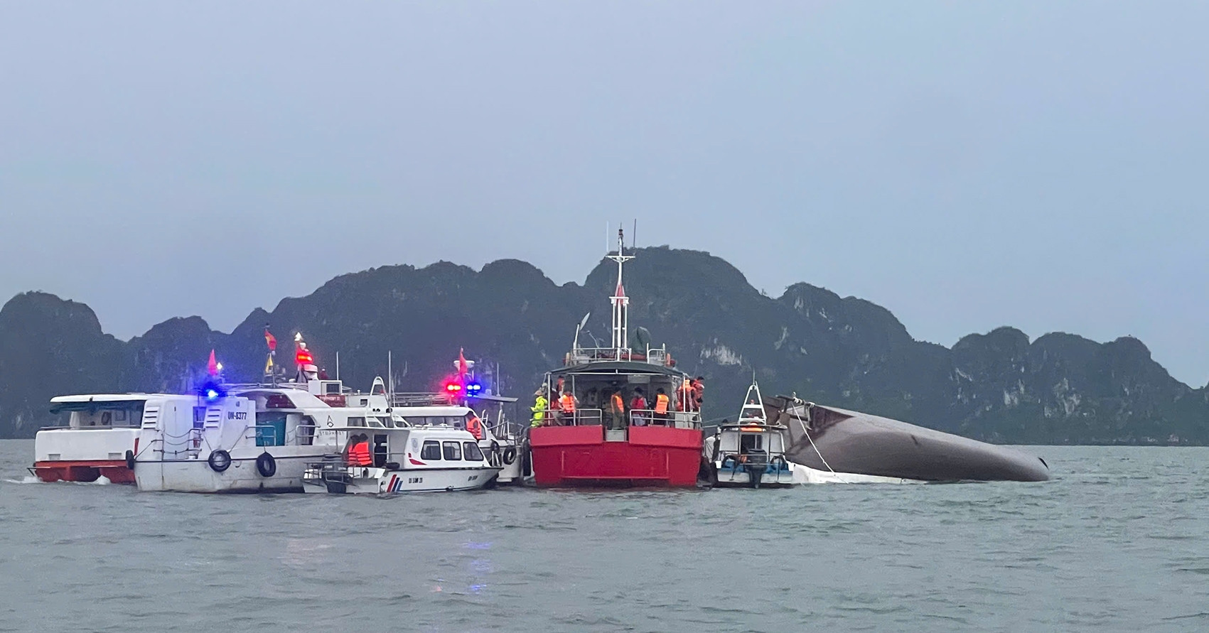 Body of boy found near Ti Top Island after Ha Long Bay boat disaster