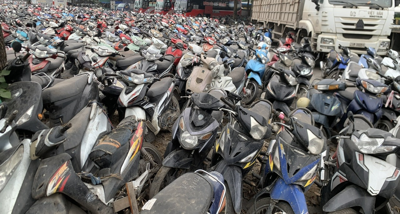 Gas motorbikes to be banned in Hanoi: Where will millions of vehicles go?