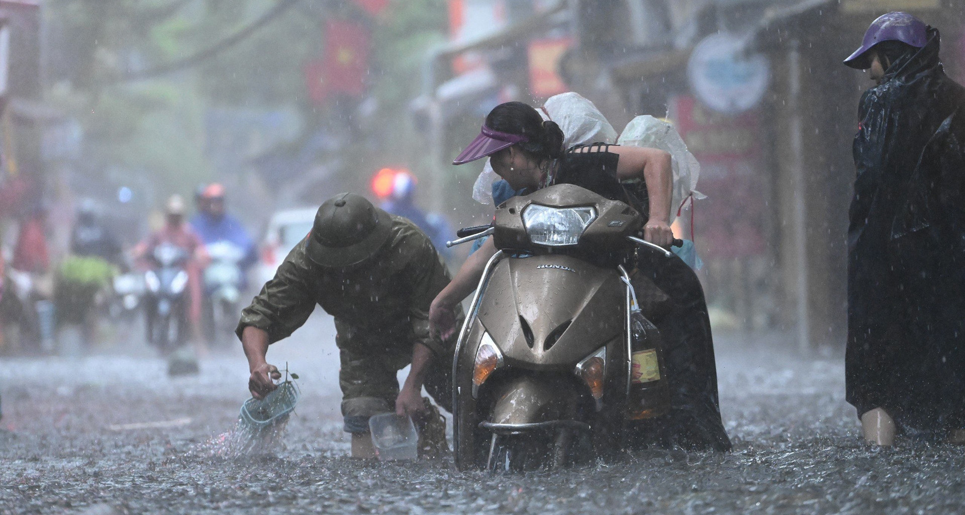 Storm Wipha to hit northern coast, Hanoi braces for strong winds