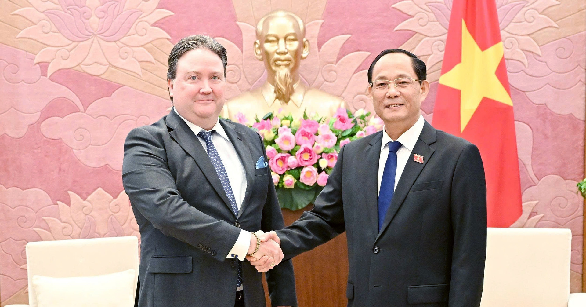 US ambassador mourns victims of Quang Ninh boat tragedy