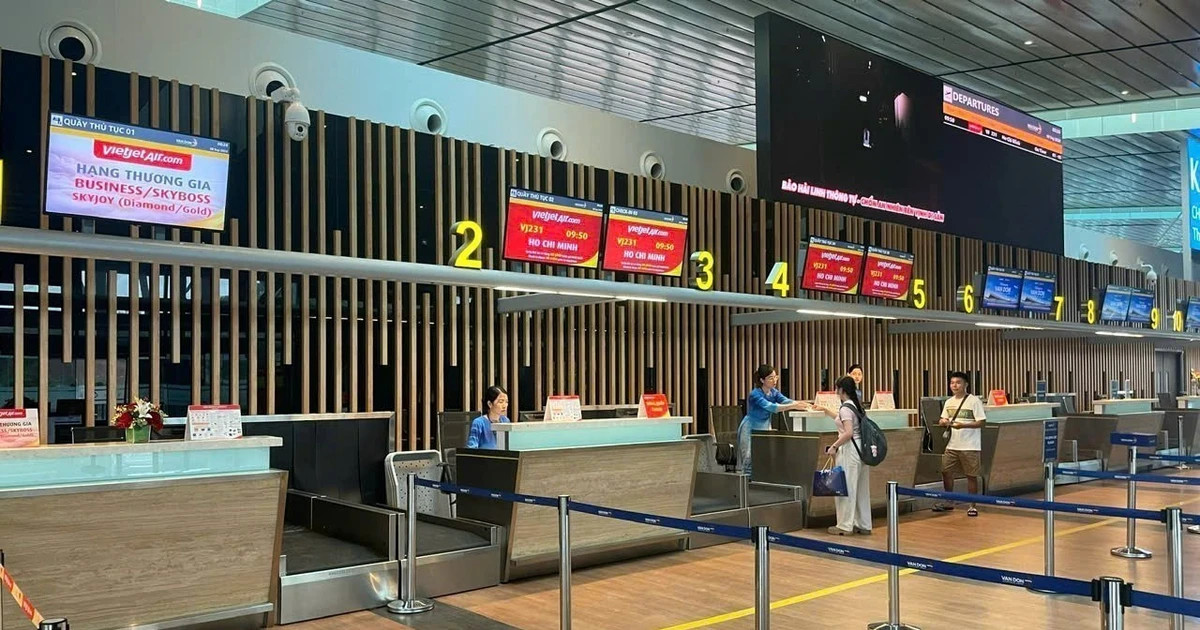 Van Don, Cat Bi airports temporarily closed due to Typhoon Wipha