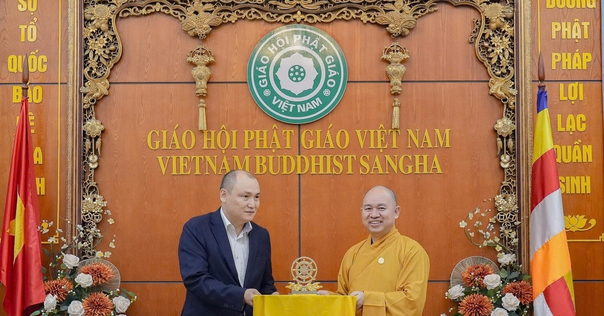 Vietnam Buddhist leader wins international peace medal