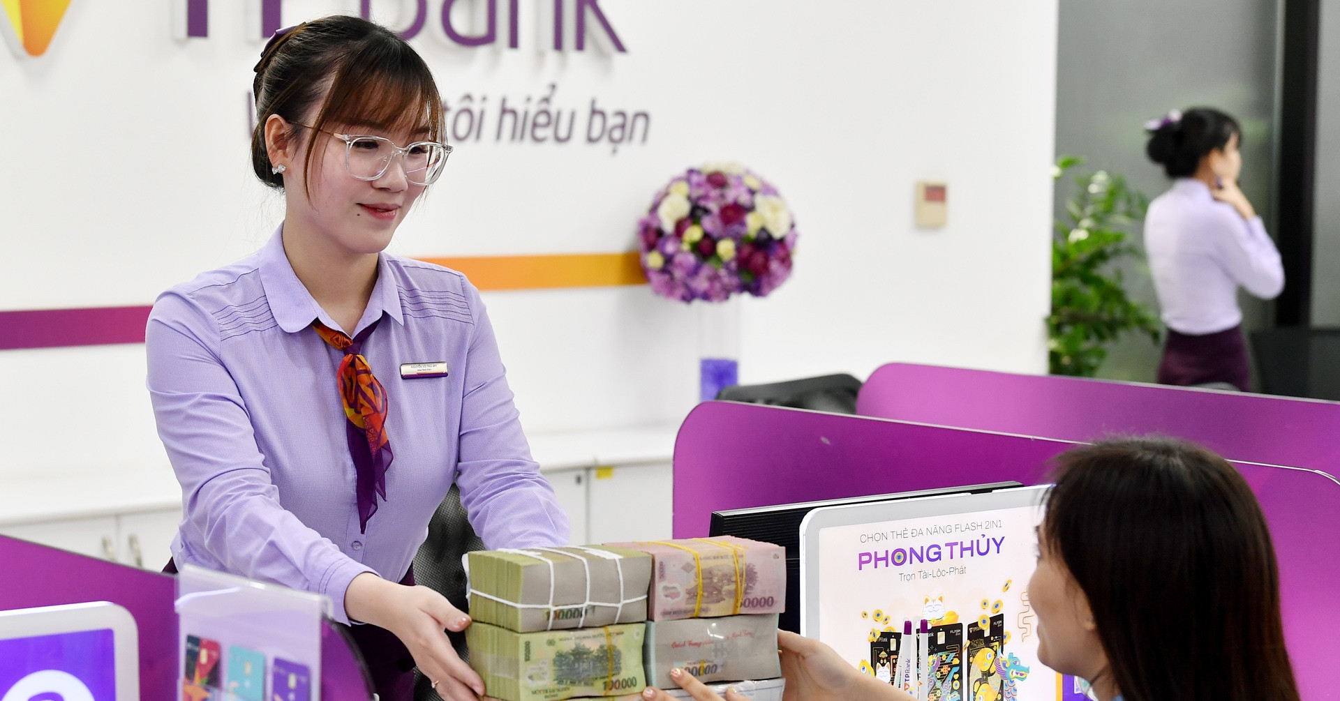 Banks in northern Vietnam suspend operations as Typhoon Wipha nears