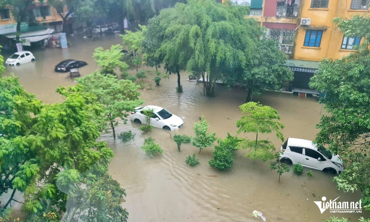 W-a2hàng loạt ô tô ở Thanh Hóa ngập sâu trong nước.jpg