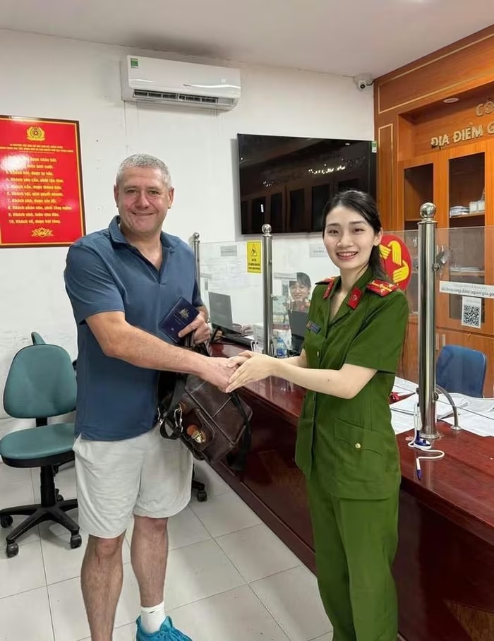 foreigner vn.avif