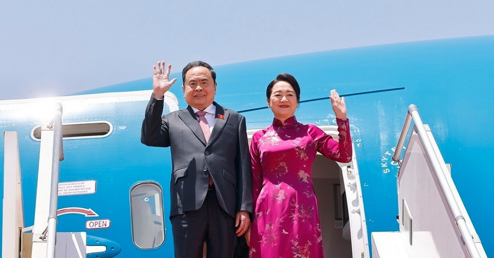 Vietnamese leader welcomed in Senegal with traditional dances