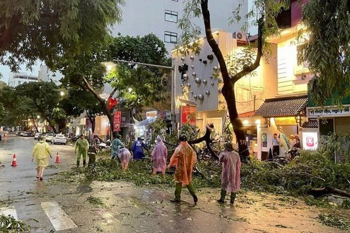 Hanoi races to repair storm damage after Typhoon Wipha