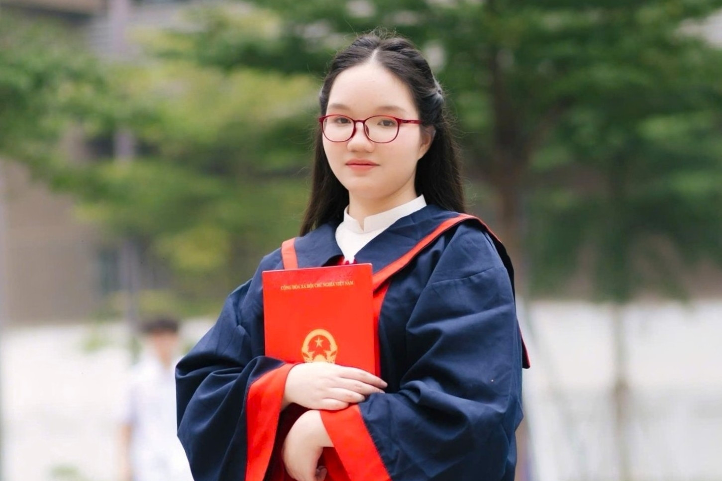 Hanoi student secures 3 top scores in English for high school admission
