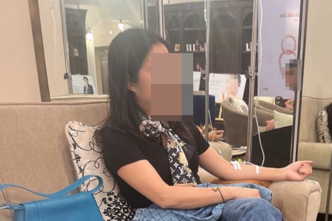 Vietnamese spend millions of dong on drugs, hoping to 'reverse aging'