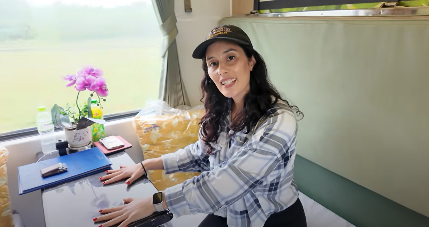 Couple from Latvia experiences Vietnam by train, not by plane