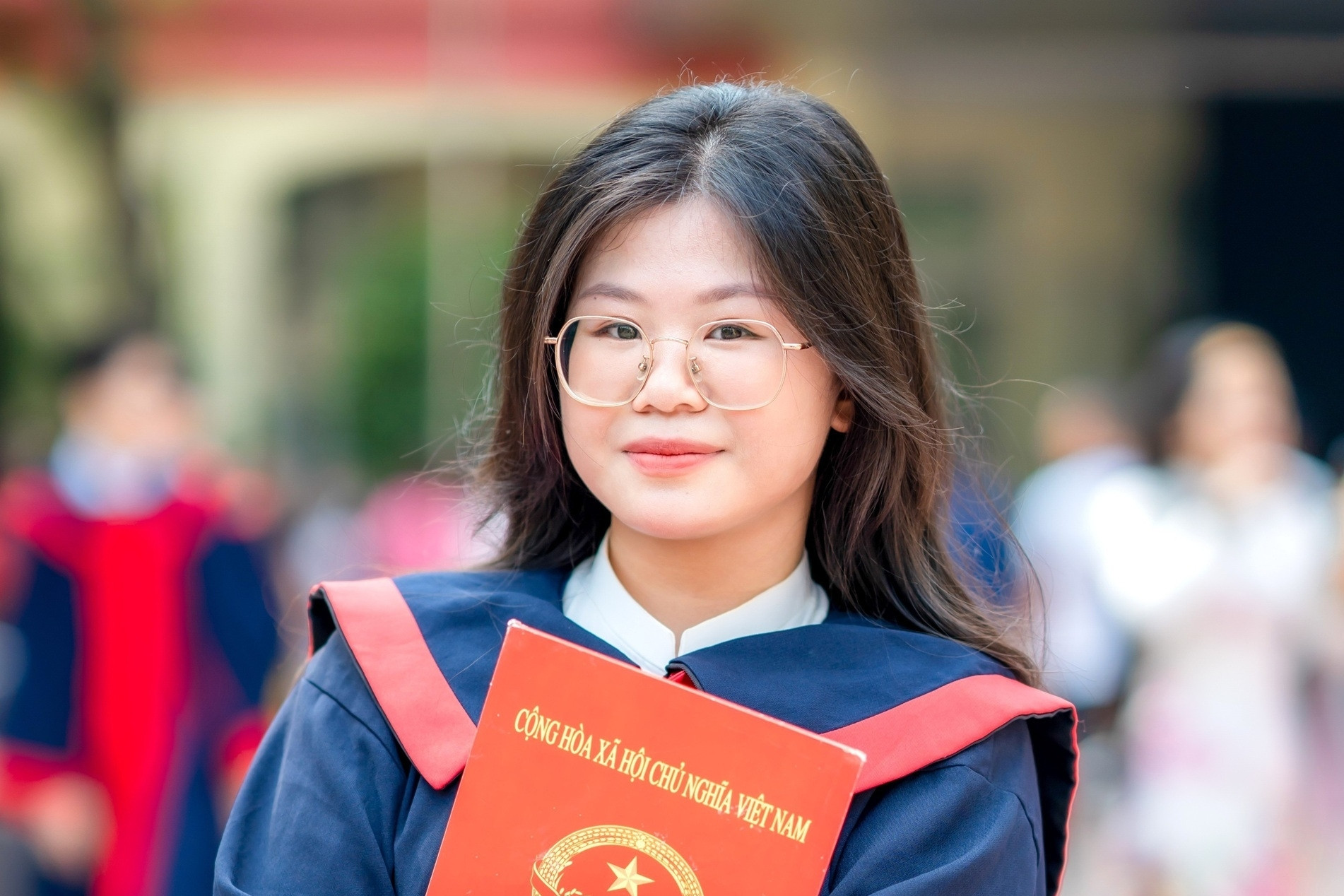 Hanoi student at small, local school admitted to 3 high schools for the gifted