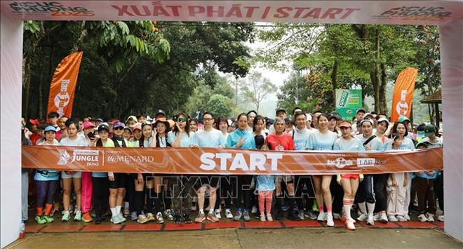 Runners prepare to start at Cuc Phuong Jungle Paths 2025 (Photo: VNA)