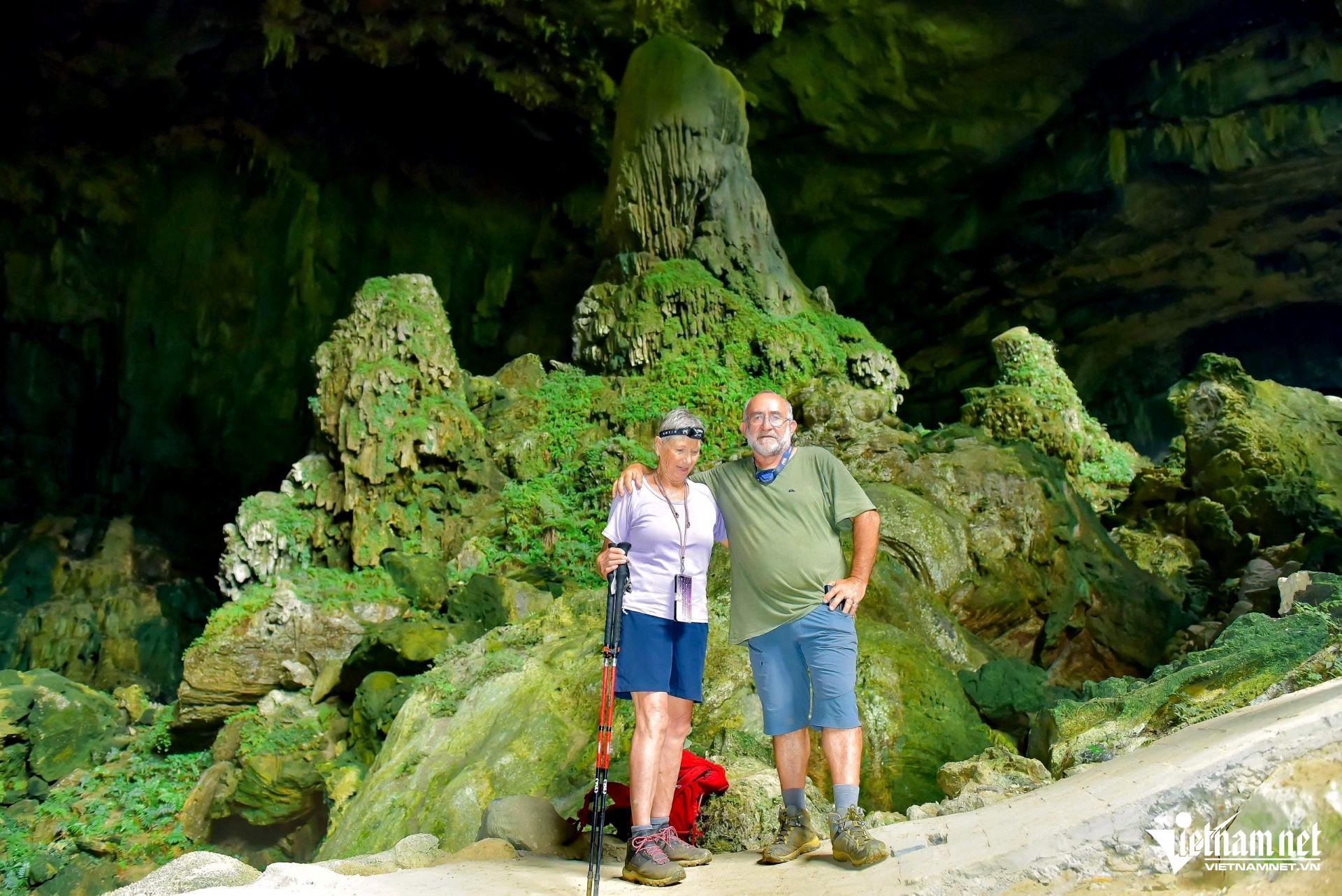 W-a5Khách tây thích thú khám phá hang Dơi.jpg