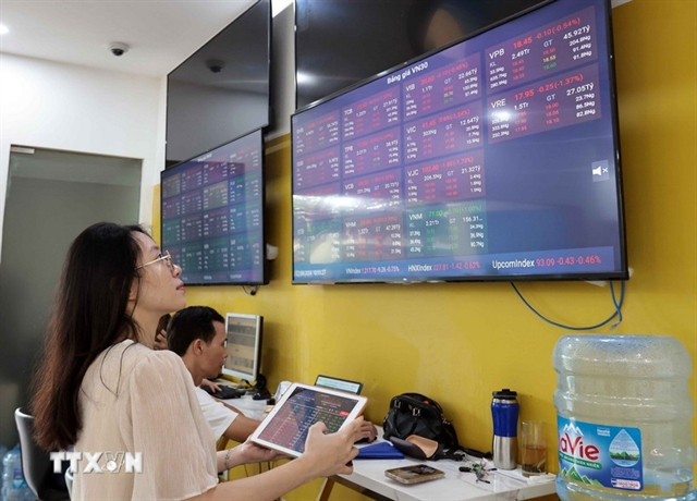 Corporate bond market surges, with banks in the lead