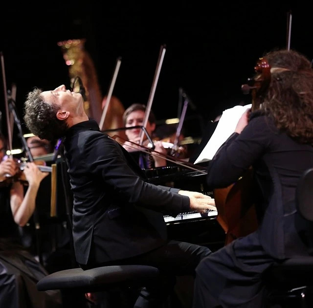 Internationally acclaimed artist to perform with VNSO