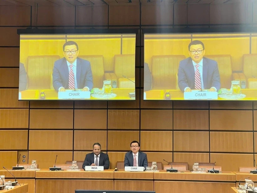 Vietnam hands over chairmanship of Asia-Pacific Group in Vienna to India