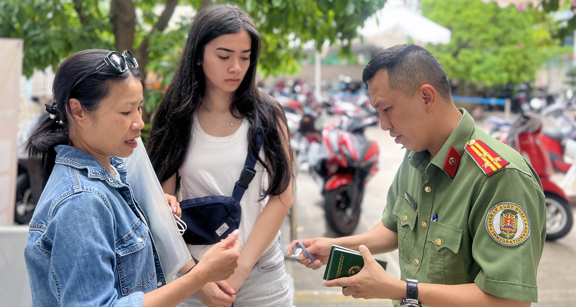 Foreigners in Vietnam can now register for level-2 VNeID accounts
