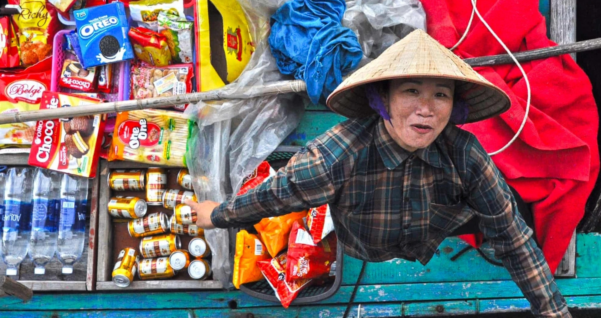 Ha Long Bay floating vendor photo named among world's best by The Guardian