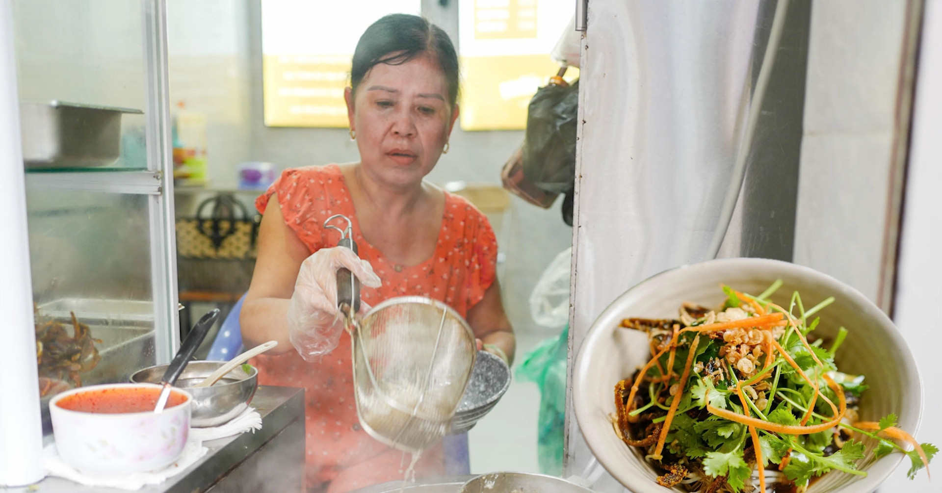 37-year-old Hanoi eel noodle shop praised by Michelin Guide