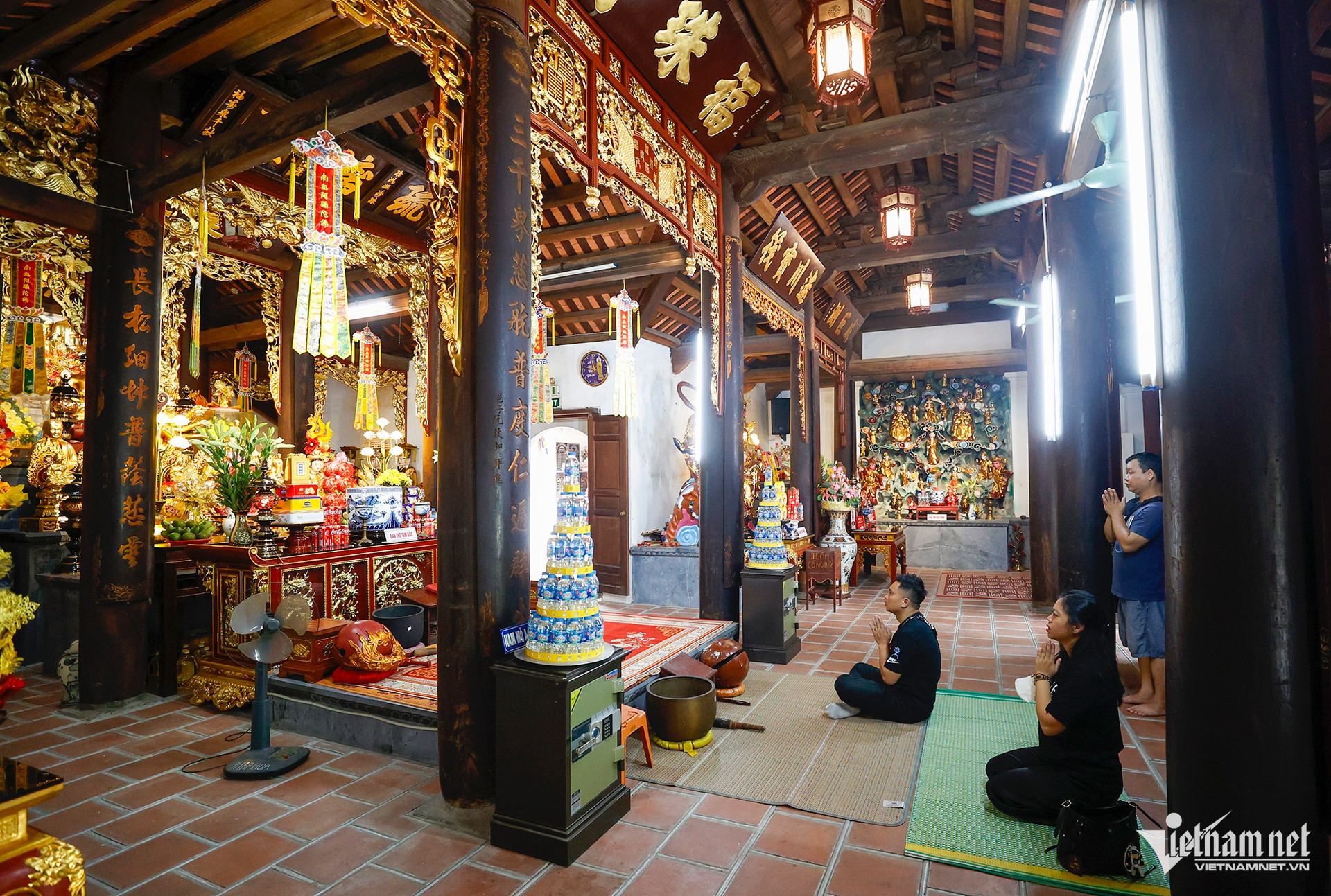 vietnam pagoda2.jpg
