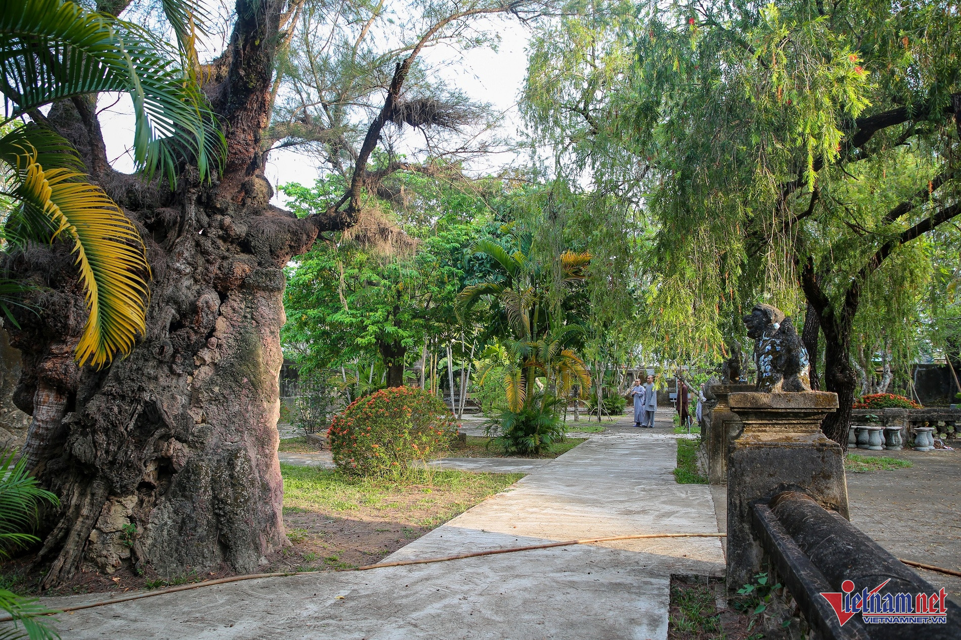 vietnam pagoda16.jpg