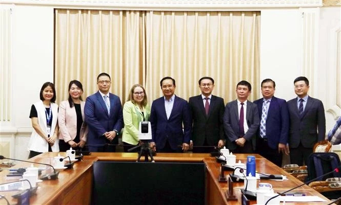 HCM City, Intel cooperate in training AI human resources