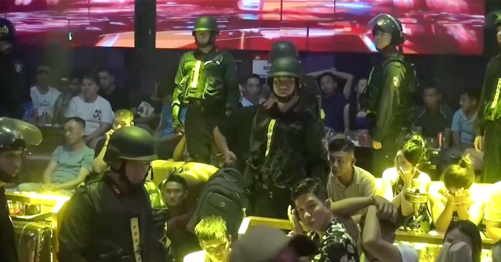 Police raid bars in HCM City, bust 186 drug-positive patrons