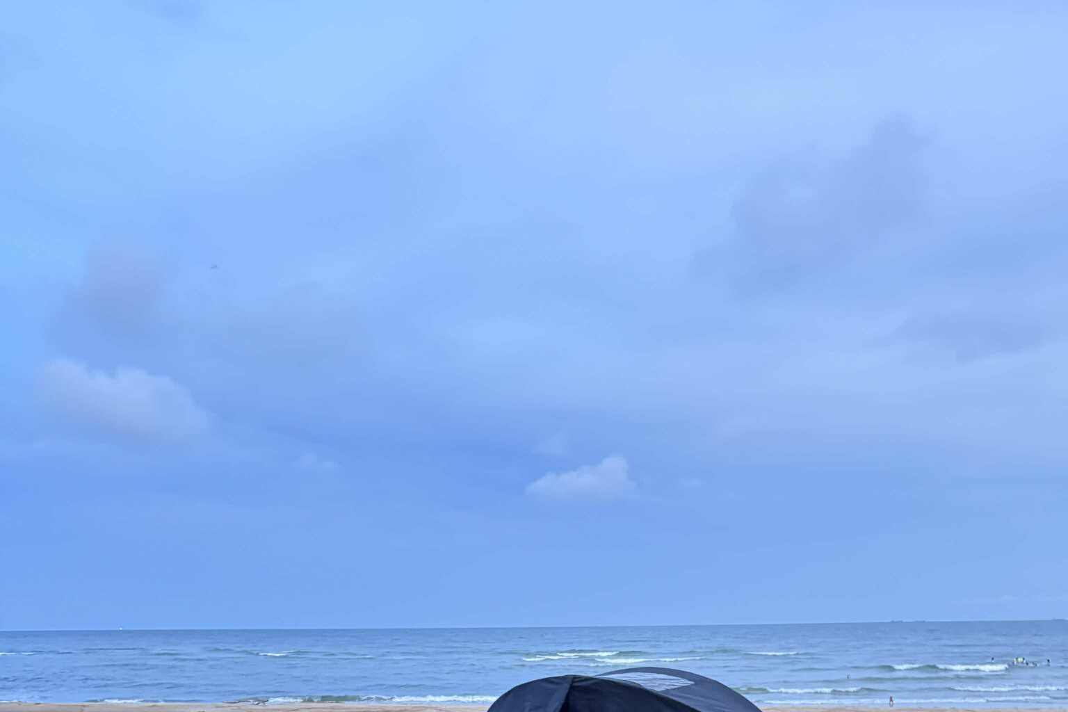Young HCM City man camps by the sea and in forests in tent-bed combo