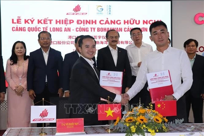 Vietnamese, Chinese enterprises enhance logistics connectivity
