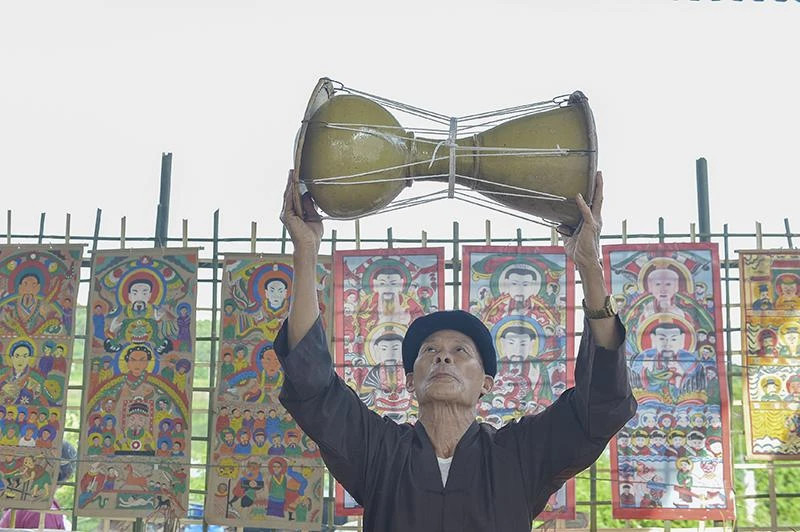 Clay drum rhythms echo the heritage of the Cao Lan