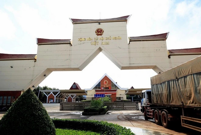 Vietnam ramps up trade push to reach 20-bln-USD turnover with Cambodia